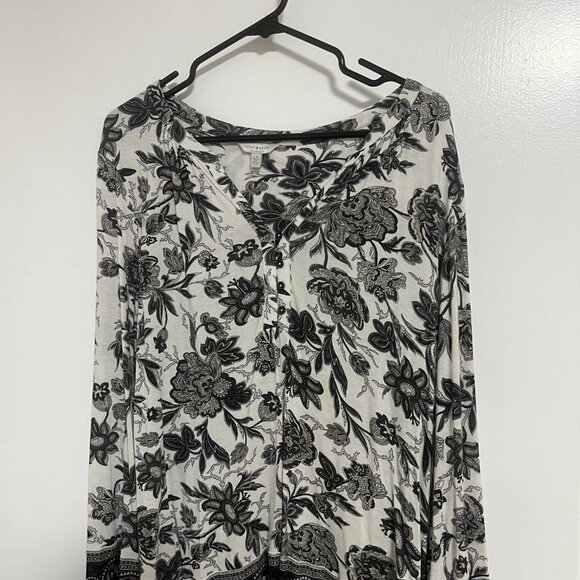 Lucky Brand Black and White Floral Flowy Long Sleeve - Picture 4 of 5